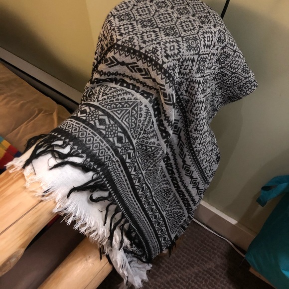 Aztec Wrap/Scarf - Picture 1 of 7